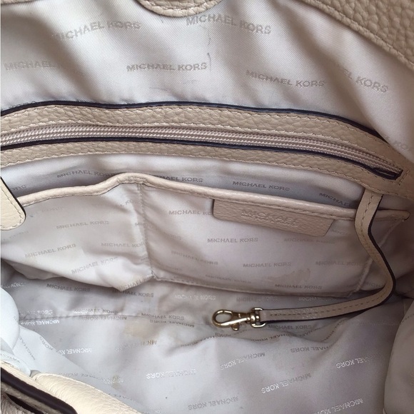 Michael Kors Raven Large Leather Shoulder Bag - Picture 9 of 12